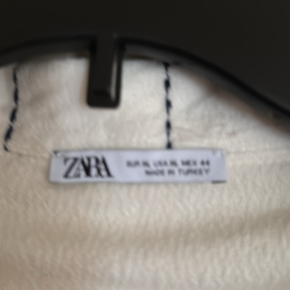 Zara - Picture 2 of 2